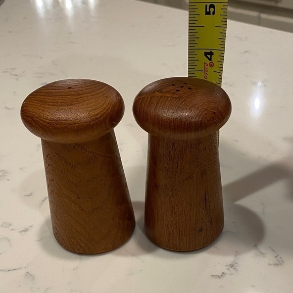Mushroom Teak Salt N Pepper Shakers Mid Century Modern 1960’s - Picture 6 of 8